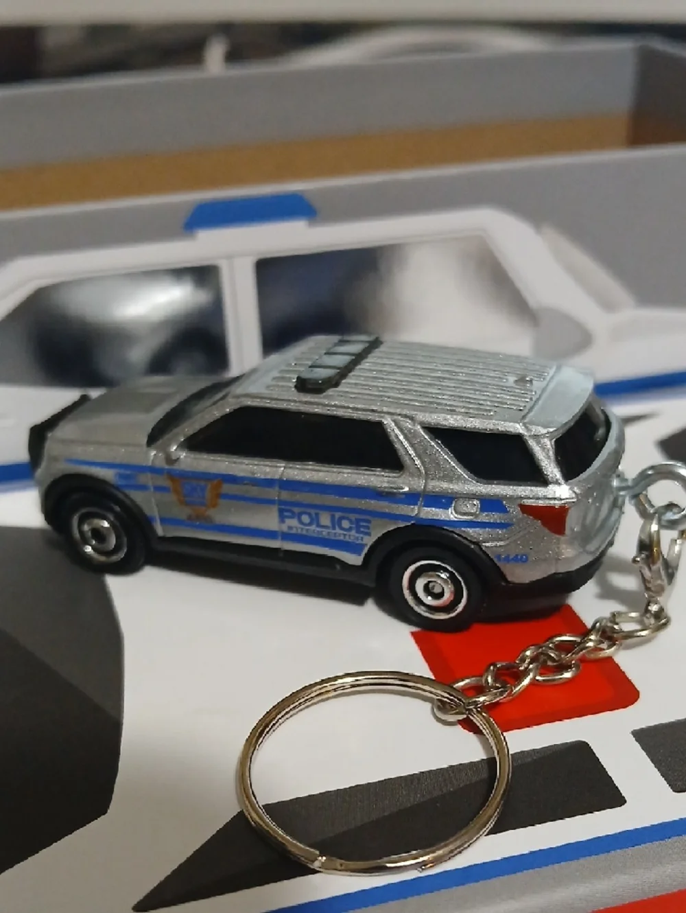 2023 Ford Silver Police Interceptor SUV Keychain - 1/64 Metal Car